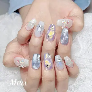 ネイル 🦋 Queenieのネイルデザイン