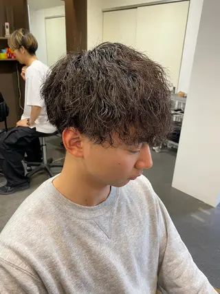 ミディアム パーマ メンズ メンズ特化 岸本 阪急六甲サロンドロイのヘアスタイル
