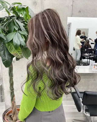 ロング カラー 佐藤 まいらのヘアスタイル