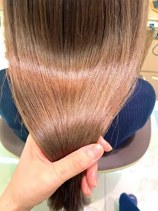 セミロング パーマ 渡部凌我 小顔ウルフ ハイトーンカラーのヘアスタイル