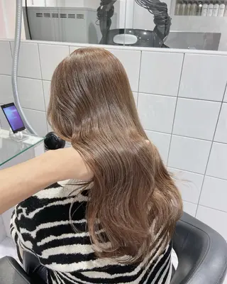 セミロング カラー センターパート特化 井上健太のヘアスタイル