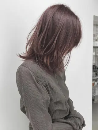 ミディアム ブリーチ×レイヤー Hiroto/表参道のヘアスタイル