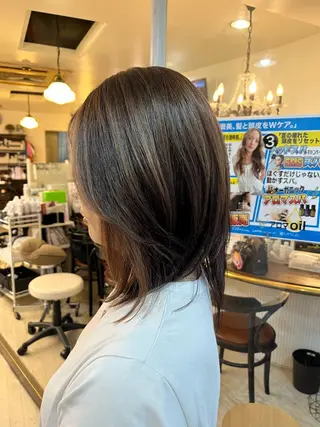 セミロング 矢崎 身江子のヘアスタイル