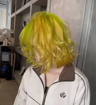 ミディアム カラー 💜ハイトーン💛 マジカルかいちゃんのヘアスタイル