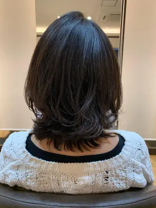 ミディアム 齊藤 衣梨佳のヘアスタイル