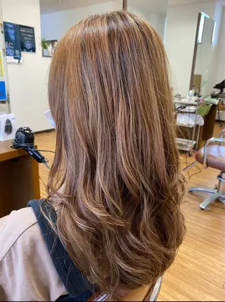 ロング ヨゴ アヤカのヘアスタイル