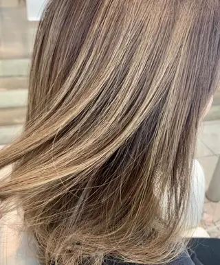 セミロング カラー 荒清  圭以のヘアスタイル
