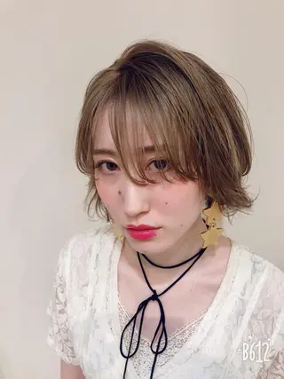 ミディアム カラー ウルフカット／吉村 桃子のヘアスタイル