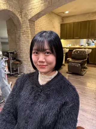 ショート カットパーマ3000 円/水曜日モデルのヘアスタイル