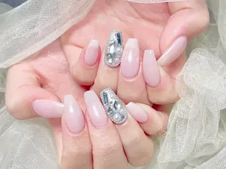 ネイル 🦋 Queenieのネイルデザイン