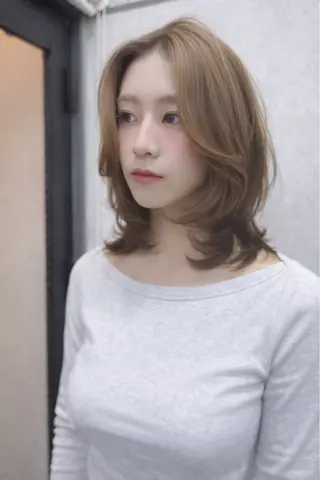 セミロング カラー AIRI layer cut hairのヘアスタイル
