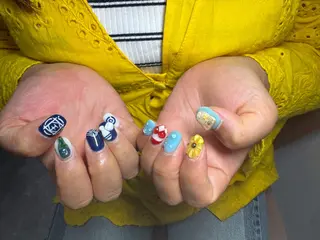 ネイル LAVISH 大和店 emi・:*+のネイルデザイン