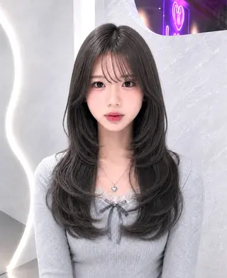 セミロング カラー ヘアアレンジ 🖤kana韓国ヘア 艶髪カラー特化🖤のヘアスタイル