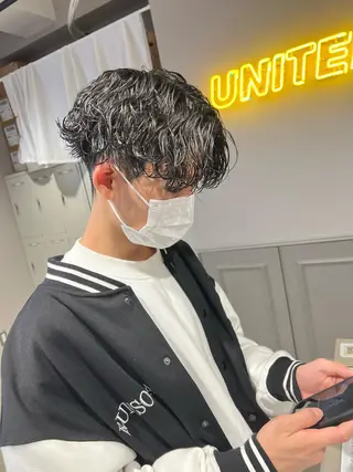 ショート カラー パーマ メンズ メンズパーマ特化 TAIGAのヘアスタイル