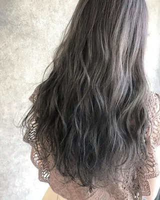ロング カラー 顔周りレイヤーカット ブリーチminamiのヘアスタイル