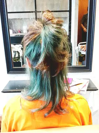 ミディアム 艶髪/ハイトーン Sherryのヘアスタイル