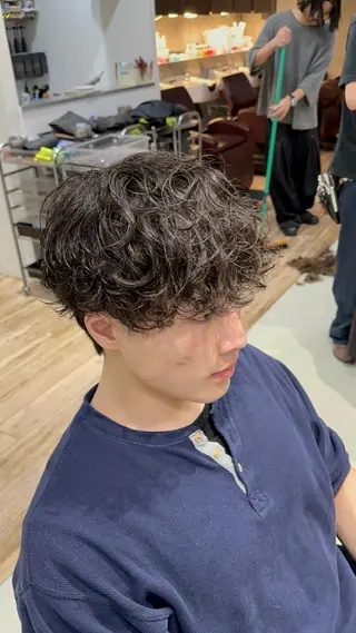 パーマ メンズ fifth原宿 宮部蓮のヘアスタイル