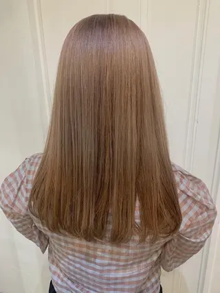ロング カラー wakana/ 柔らかベージュカラーのヘアスタイル
