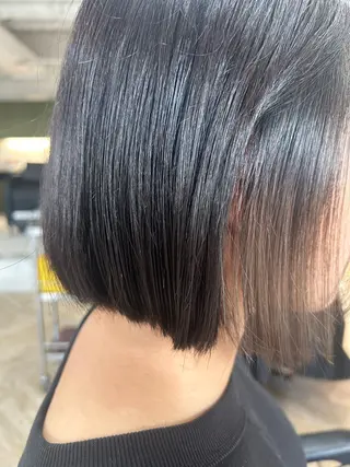 ショート カラー ベージュ/ダブルカラ ー/新潟駅/青柳萌果のヘアスタイル