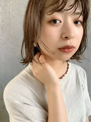 ミディアム カラー 榑松 恵里のヘアスタイル
