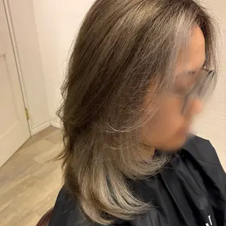 セミロング unpluslien ユウカ👓のヘアスタイル