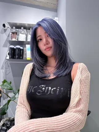 ミディアム カラー NANA🦖 ハイトーンデザインのヘアスタイル