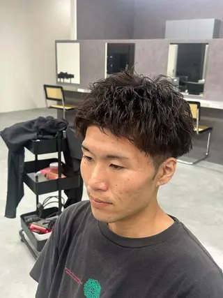 ショート パーマ メンズ 宮下 遼太のヘアスタイル