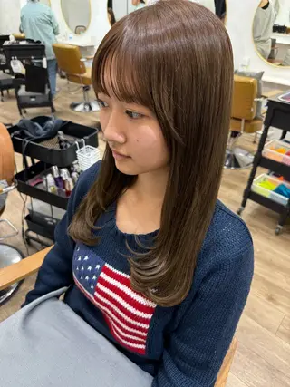 セミロング カラー REBECCA 宮崎伊玖のヘアスタイル