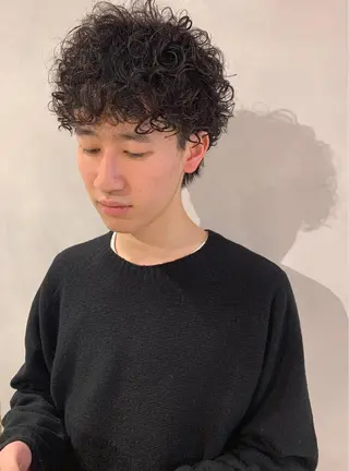 ミディアム パーマ メンズ メンズ専門ブリー チカラー⚡️リュウジのヘアスタイル
