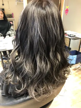 カラー 早川 真幸のヘアスタイル