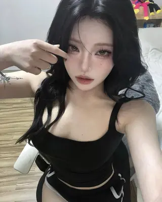 ミディアム カラー 🤍韓国風×透明感 カラー×艶髪🤍のヘアスタイル