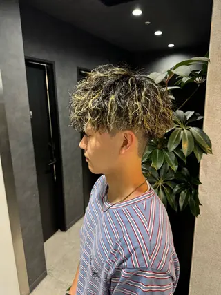 ショート カラー パーマ ヘアアレンジ メンズ スパイキー/フェザー /波巻き/かいとのヘアスタイル