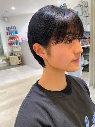 ショート 顔まわりカラー特化 赤津百合絵のヘアスタイル