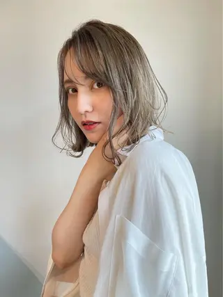 ミディアム カラー ヘアアレンジ Luana / 公式 / 大通のヘアスタイル
