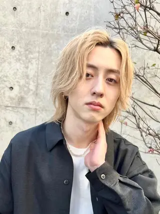 メンズ ダブルカラー寒色系 ボリューム改善ハヤトのヘアスタイル