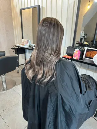 セミロング カラー 森本 笑のヘアスタイル