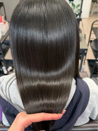 セミロング ニシカワ ユズミのヘアスタイル