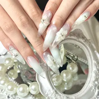 ネイル ルシイ🎀新宿長さ 出しパーツ専門店のネイルデザイン