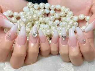 ネイル 🦋 Queenieのネイルデザイン