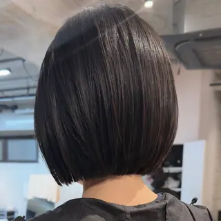 ショート ウルフ/レイヤー/ ブリーチカラーのヘアスタイル