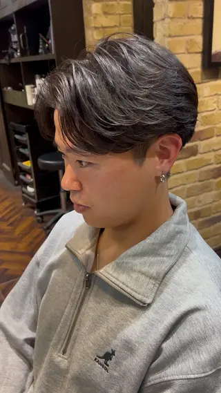ショート 曲がる縮毛 フェザー ニュアンス  佐々木のヘアスタイル