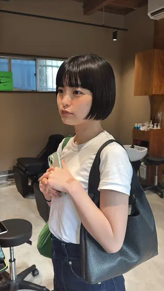 ショート 似合わせカット / 地毛風ストレートのヘアスタイル
