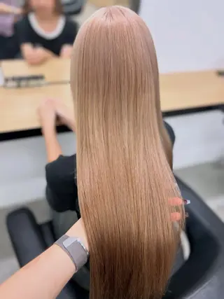 ロング カラー YUKA🤍ベージュ /ミルクティーのヘアスタイル