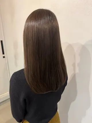 カラー もも ボブ/艶カラーのヘアスタイル