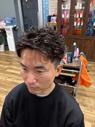 ショート パーマ メンズ 鶴田 将清のヘアスタイル