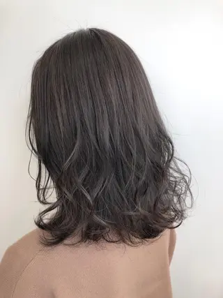 セミロング カラー 【透明感、艶髪】西村 有司のヘアスタイル
