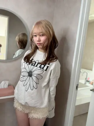 ロング カラー ダメージレスブリーチ HIROSHIのヘアスタイル