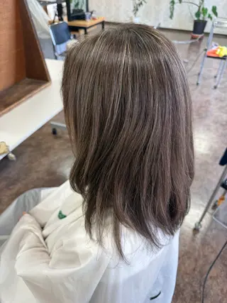 カラー 黒木 芽生のヘアスタイル