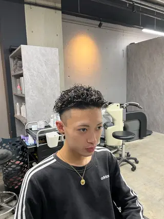 パーマ メンズ 山本 莉人のヘアスタイル