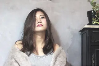 ミディアム セミロング カラー 松田 由貴のヘアスタイル